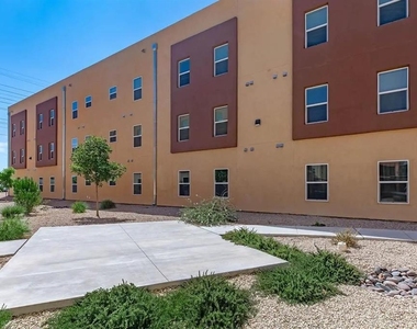 11050 Montana Ave - Photo Thumbnail 2