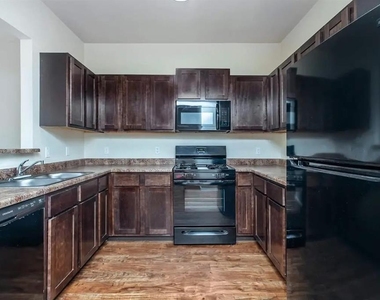 11050 Montana Ave - Photo Thumbnail 9