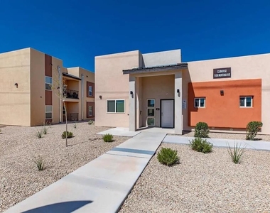 11050 Montana Ave - Photo Thumbnail 3