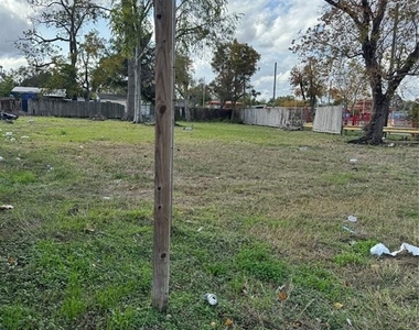 8605 Airline Drive - Photo Thumbnail 3