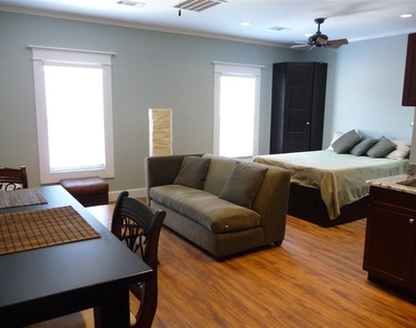 1009 Peden Street - Photo Thumbnail 4