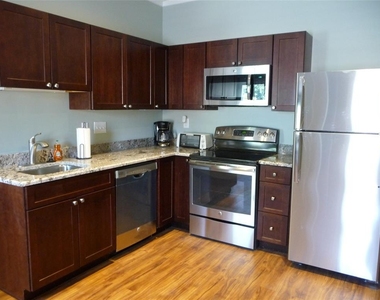 1009 Peden Street - Photo Thumbnail 2