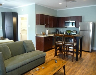 1009 Peden Street - Photo Thumbnail 3