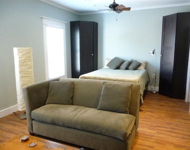 1009 Peden Street - Photo Thumbnail 5