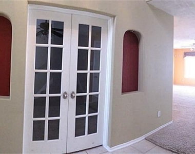 2527 Liza Court - Photo Thumbnail 3