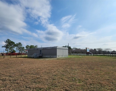 3373 E Highway 6 - Photo Thumbnail 4
