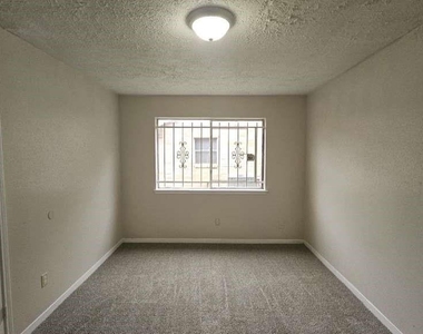 7222 Northleaf Drive - Photo Thumbnail 5