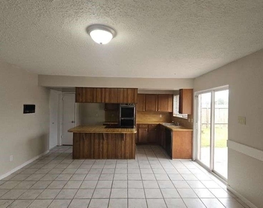 7222 Northleaf Drive - Photo Thumbnail 3