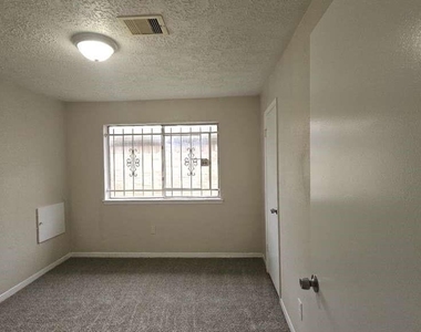 7222 Northleaf Drive - Photo Thumbnail 7