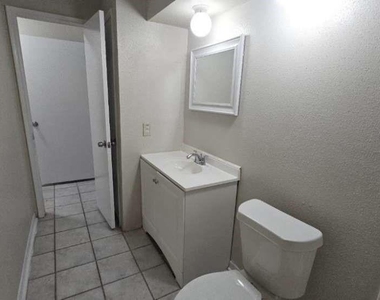 7222 Northleaf Drive - Photo Thumbnail 9