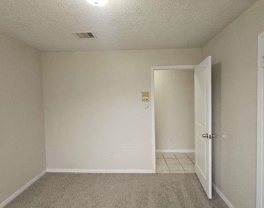 7222 Northleaf Drive - Photo Thumbnail 13