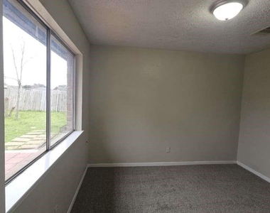 7222 Northleaf Drive - Photo Thumbnail 8