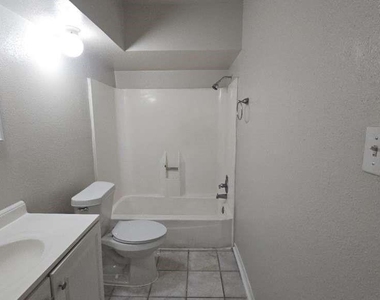 7222 Northleaf Drive - Photo Thumbnail 10