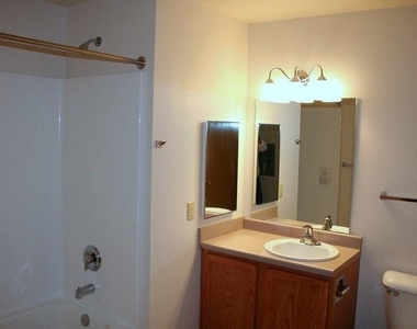 8770 Cobblestone Rd - Photo Thumbnail 15
