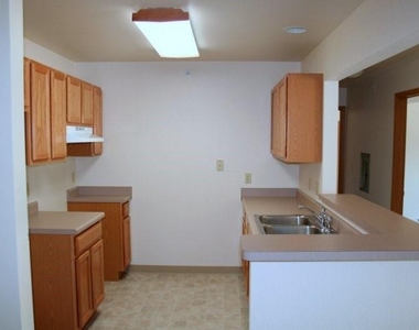 8770 Cobblestone Rd - Photo Thumbnail 11