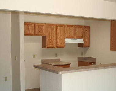 8770 Cobblestone Rd - Photo Thumbnail 10