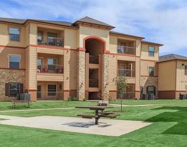 202 Aquero Boulevard - Photo Thumbnail 2