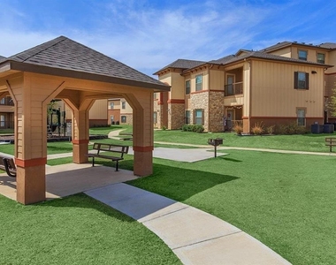 202 Aquero Boulevard - Photo Thumbnail 4