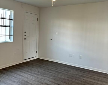 4714 Ward Street - Photo Thumbnail 4