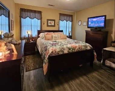 304 Julia Circle - Photo Thumbnail 9