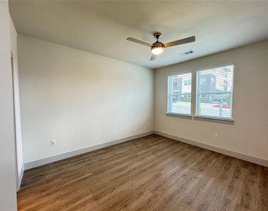 29600 Ronald Reagan Blvd - Photo Thumbnail 8