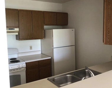 624 Cambridge Ln - Photo Thumbnail 3