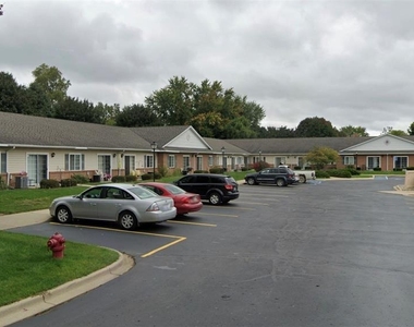 624 Cambridge Ln - Photo Thumbnail 2