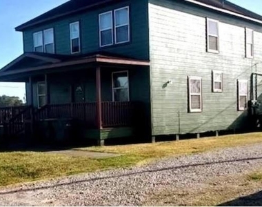 110 Carolyn Street - Photo Thumbnail 4