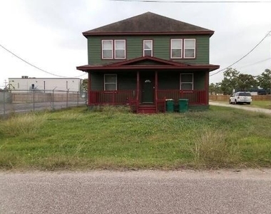 110 Carolyn Street - Photo Thumbnail 6