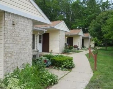 1008 Hayden Pl - Photo Thumbnail 3