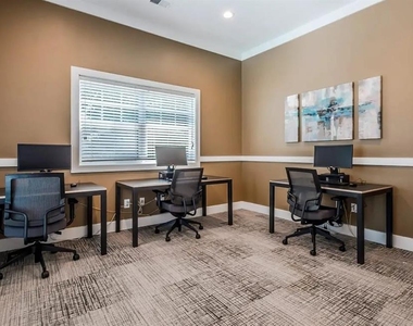 2900 Laurel Ridge Way - Photo Thumbnail 11