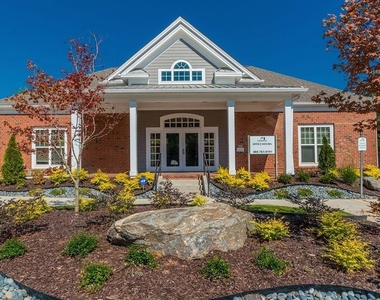 2900 Laurel Ridge Way - Photo Thumbnail 2