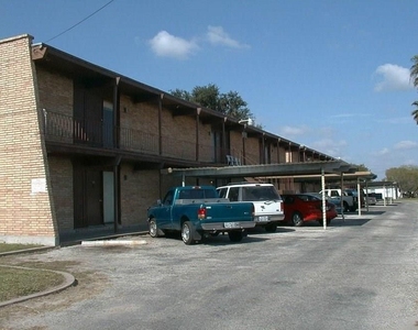 704 W Corral Avenue - Photo Thumbnail 2