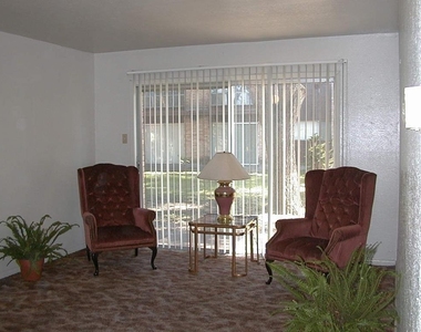 704 W Corral Avenue - Photo Thumbnail 4