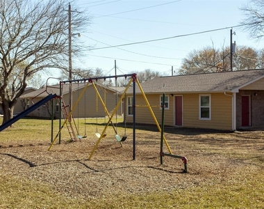 1200 E Frio Street - Photo Thumbnail 9