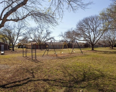 1200 E Frio Street - Photo Thumbnail 11