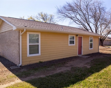 1200 E Frio Street - Photo Thumbnail 2