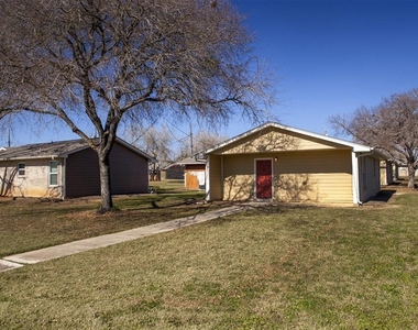 1200 E Frio Street - Photo Thumbnail 12