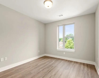 1419 Rosa L Parks Blvd - Photo Thumbnail 14