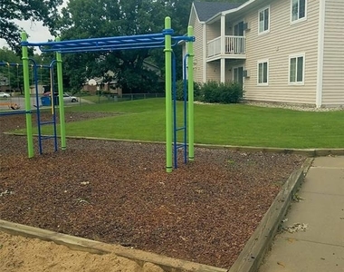 815 Country Way - Photo Thumbnail 11