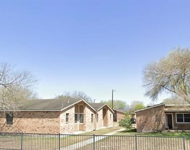 1220 N 17th Street - Photo Thumbnail 3