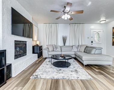 92 N Deerfoot Circle - Photo Thumbnail 2