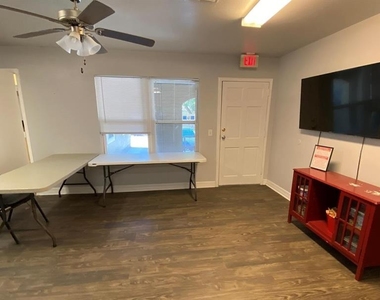 614 Bavarian Drive - Photo Thumbnail 8