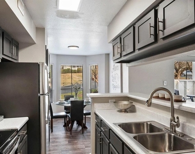 501 Pelham Dr - Photo Thumbnail 17