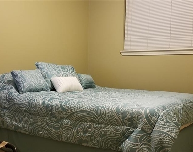 8510 Ashwyne Lane - Photo Thumbnail 2