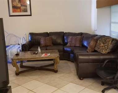 8510 Ashwyne Lane - Photo Thumbnail 6