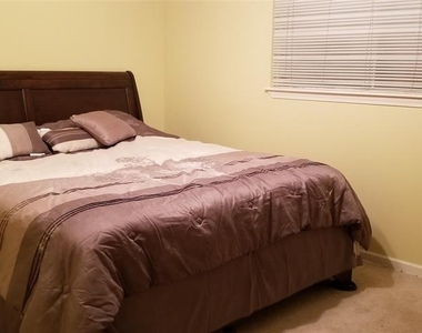 8510 Ashwyne Lane - Photo Thumbnail 3