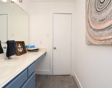 812 Dragonfly Drive - Photo Thumbnail 15