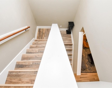 812 Dragonfly Drive - Photo Thumbnail 2