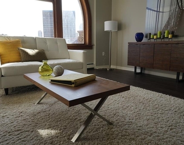 135 W Wells St - Photo Thumbnail 7
